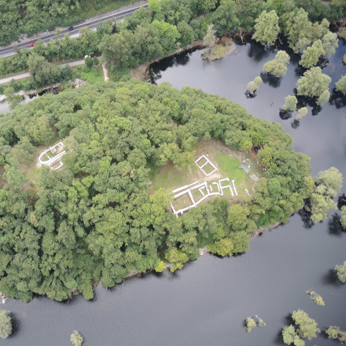 Alla scoperta del sito archeologico sull'Isola di S. Andrea - Loppio (foto A. Dardani) Alla scoperta del sito archeologico sull'Isola di S. Andrea - Loppio (foto A. Dardani)