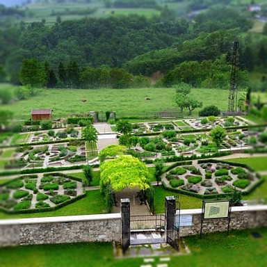 L'Orto dei Semplici di Palazzo Eccheli-Baisi di Brentonico L'Orto dei Semplici di Palazzo Eccheli-Baisi di Brentonico
